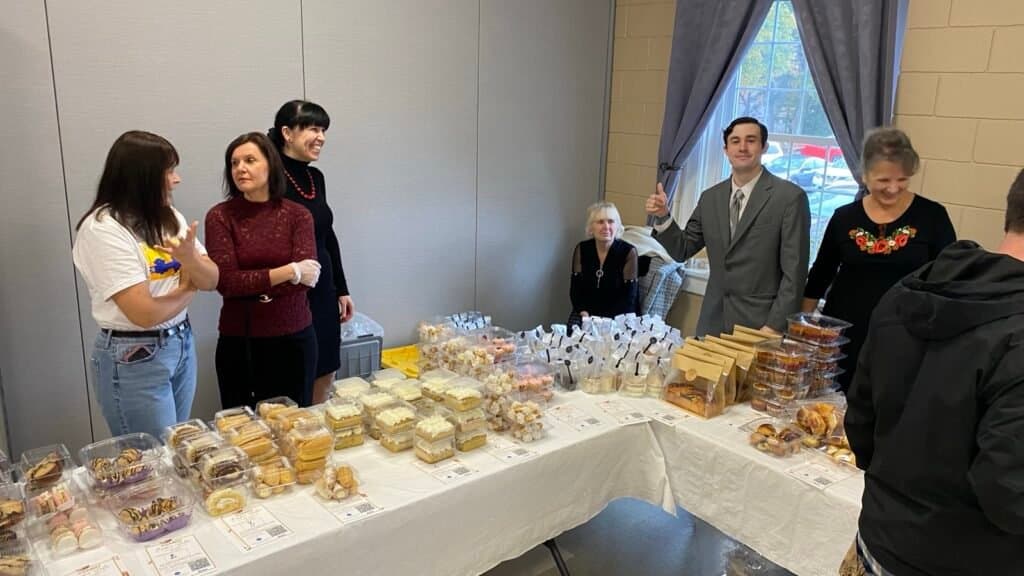 Випічка на благодійному ярмарку